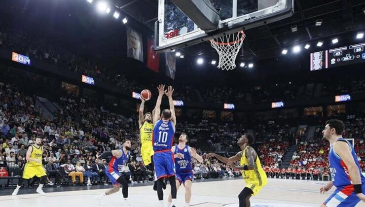 EuroLeague'in ikinci haftası Türk derbisine ev sahipliği yapacak! Anadolu Efes Fenerbahçe Beko'yu ağırlıyor